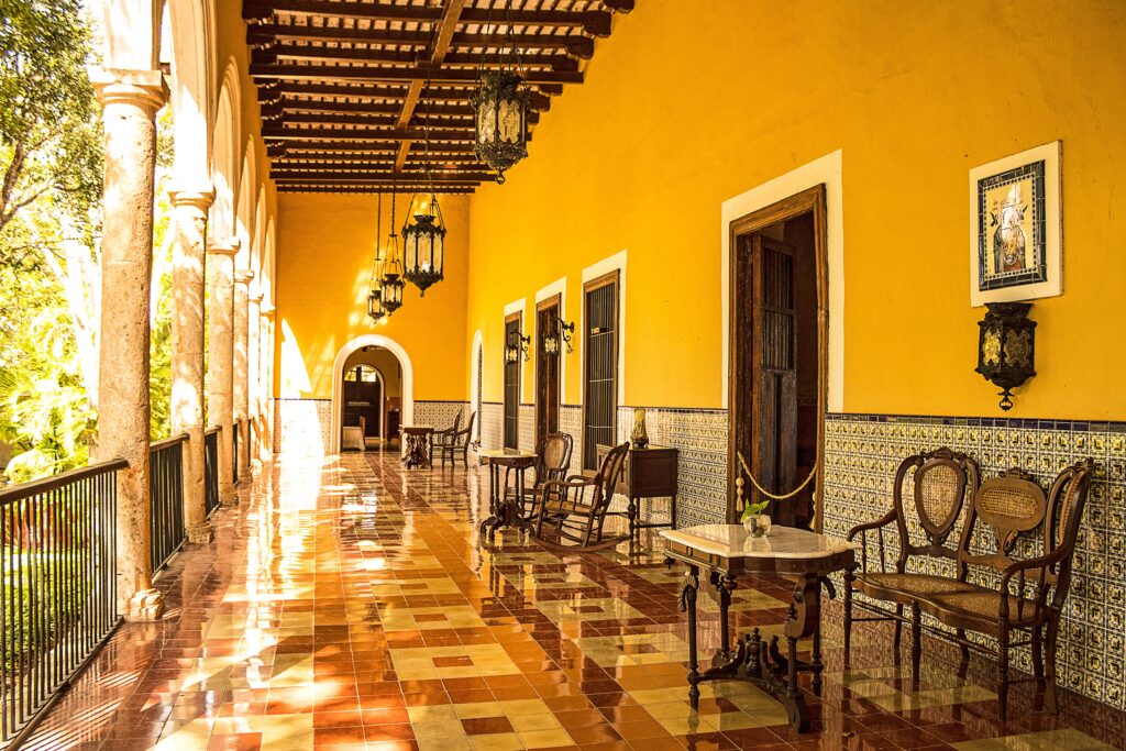 Beautiful colonial-style corridor with rustic charm in Mérida, Mexico.